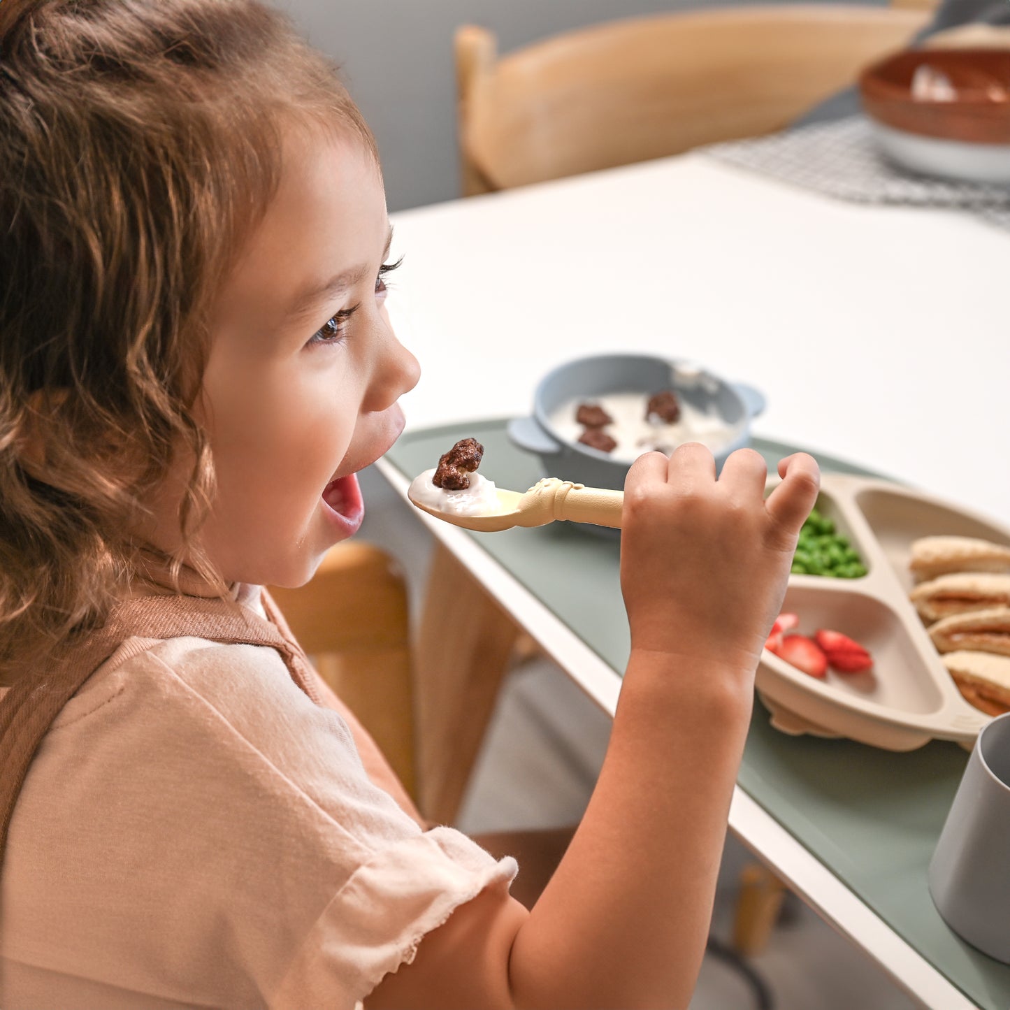 Spoon la la Made in USA Toddler Utensils Silverware Set - 2 Pack (1 Spoon & 1 Fork for Kids) - Self-Standing 3D Ergonomic Cat & Dog Handles - BPA-free, Dishwasher Safe, Baby Silverware (Yellow)